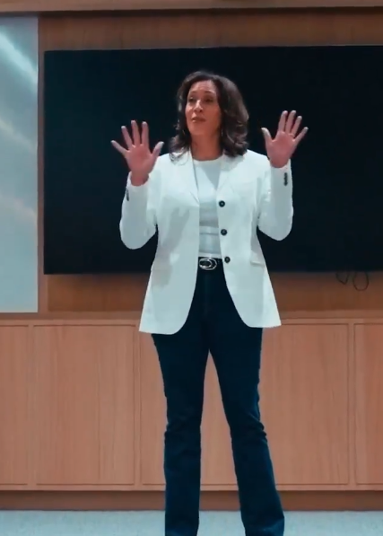 Kamala Harris Tells a Room Full of Staffers to 'Remember to Shower' — Nobody Laughs