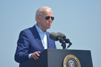 (NEW) US President Joe Biden delivers speech on climate emergency in Massachusetts. July 20, 2022,  Somerset, Massachusetts, USA: President of the United States, Democrat Joe Biden, addresses climate change in Somerset, Massachusetts, on Wednesday (20). On one of the hottest days of the year in the United States, Biden repeated his promise to make everything to fight the climate emergency. The president's official announcement, however, was only one-off measures, not a national emergency declaration on the subject, as had been speculated. Credit: Kyle Mazza/Thenews2 (Foto: Kyle Mazza/TheNews2/Deposit Photos)