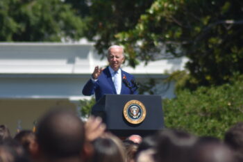 (NEW) US President Joe Biden speaks at the White House. July 11, 2022, Washington, USA: US President Joe Biden and Vice President Kamala Harris, during a speech at the White House in Washington on Monday (11). Biden spoke about the historic passage of the Bipartisan Safe Communities Act. The proposal was drafted by a group of senators from the Democratic and Republican parties. Voting took place on Thursday, June 23. Congressmen approved by 65 votes to 33. Credit: Kyle Mazza/TheNews2 (Foto: Kyle Mazza/TheNews2/Deposit Photos)