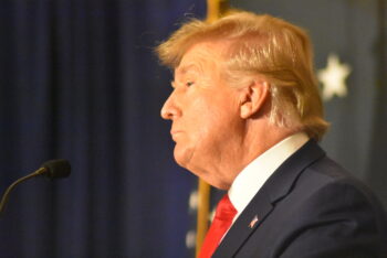(NEW) Former US President Donald Trump delivers remarks in Washington, D.C. July 26, 2022, Washington, D.C., USA: Former President of the United States Donald J. Trump delivers remarks at the America First Agenda Summit hosted by America First Policy Institute in Washington, D.C. on July 26, 2022. Biden's DOJ is reportedly opening an investigation into Trump. Credit: Kyle Mazza/TheNews2 (Foto: Kyle Mazza/TheNews2/Deposit Photos)